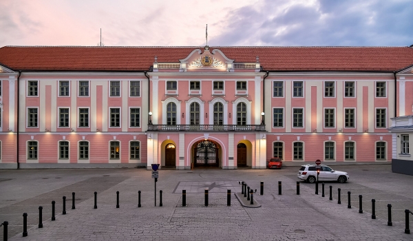 Riigikogu hoone Toompeal Tallinnas